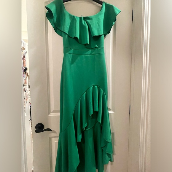 Rarely worn Venus green dress. Very nice for a formal event! - Picture 1 of 4